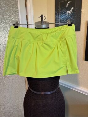 Lands end Neon Lime Athletic swim Skirt 11 inch length NWOT 10 P